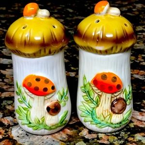 Merry Mushroom Shakers